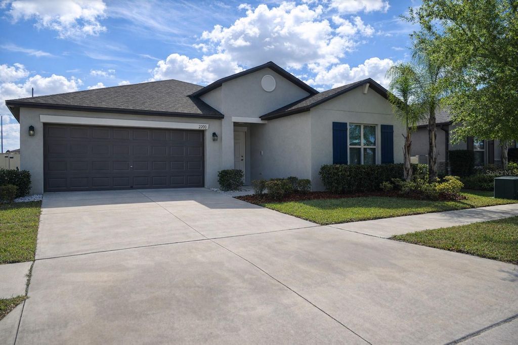 Image 1 of property listing at 11210 SAGE CANYON DRIVE, Riverview, FL 33578