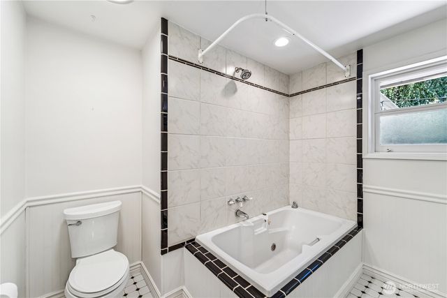 804 84th Avenue NE, Medina, WA 98039