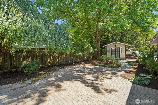804 84th Avenue NE, Medina, WA 98039