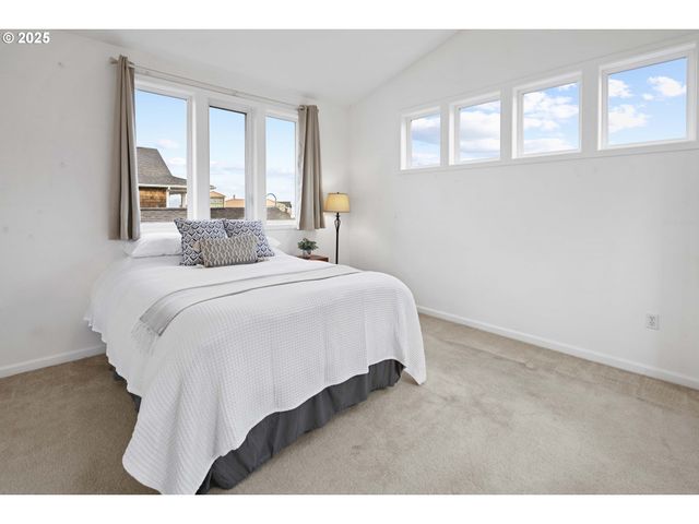 265 23RD St, Astoria, OR 97103