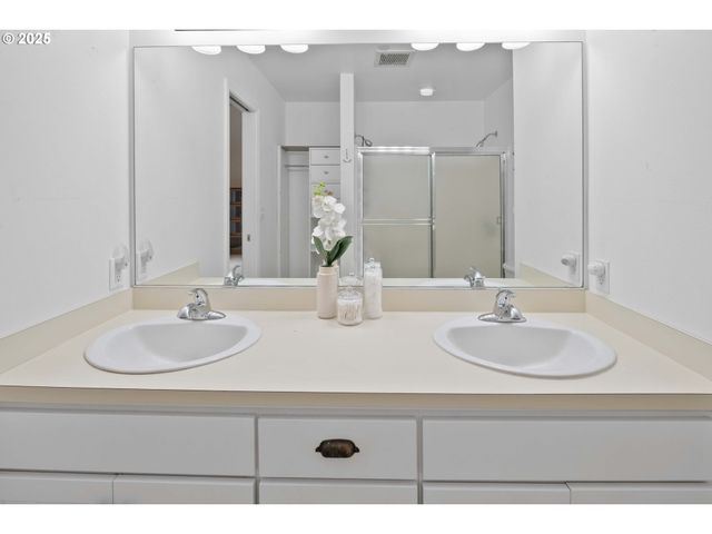 265 23RD St, Astoria, OR 97103