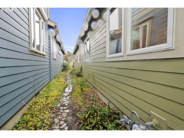 265 23RD St, Astoria, OR 97103