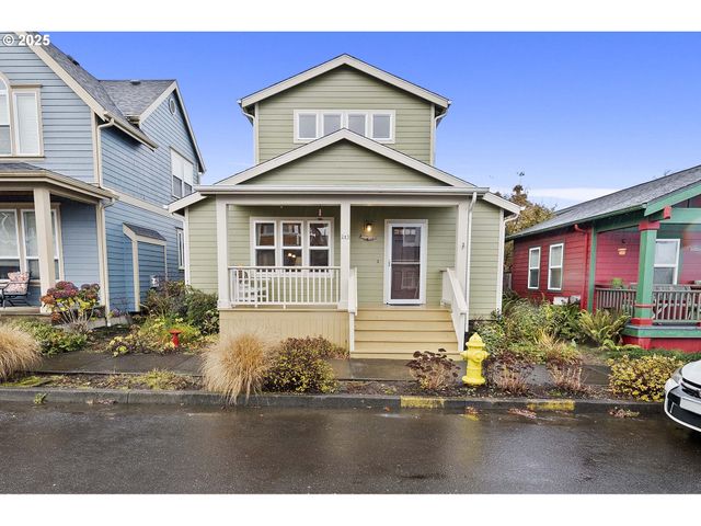 265 23RD St, Astoria, OR 97103