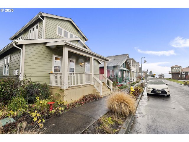 265 23RD St, Astoria, OR 97103