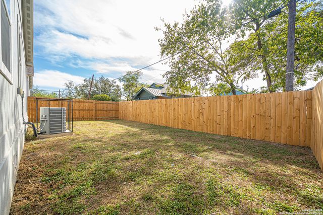 1418 Burleson, San Antonio, TX 78202