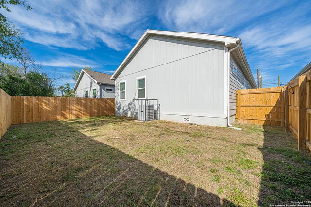 1418 Burleson, San Antonio, TX 78202