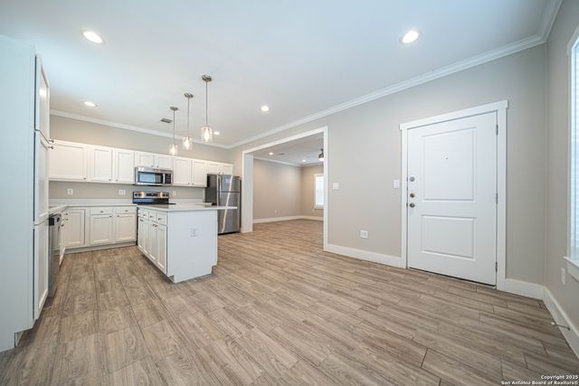 1418 Burleson, San Antonio, TX 78202