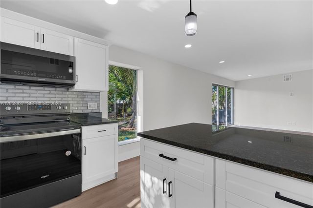 5801 NW 20th St, Margate, FL 33063