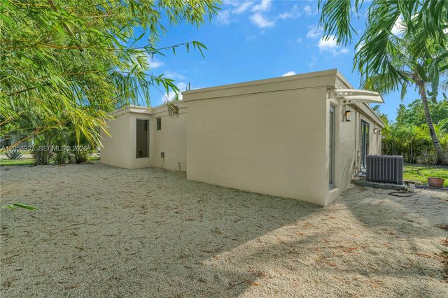 5801 NW 20th St, Margate, FL 33063