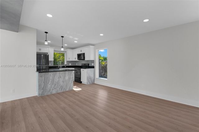 5801 NW 20th St, Margate, FL 33063