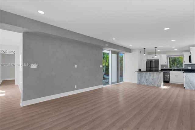 5801 NW 20th St, Margate, FL 33063