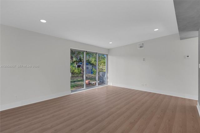 5801 NW 20th St, Margate, FL 33063