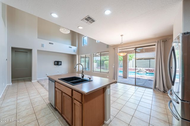 39608 N LOST LEGEND Drive, Phoenix, AZ 85086
