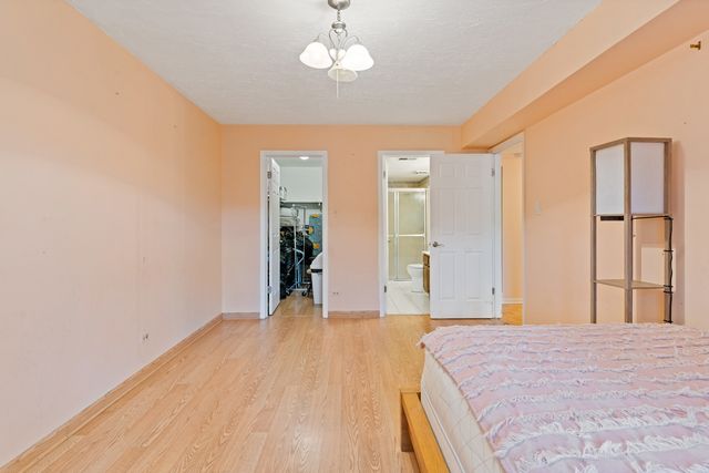 11130 Northwest Road E, Palos Hills, IL 60465