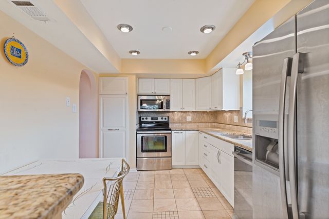 11130 Northwest Road E, Palos Hills, IL 60465