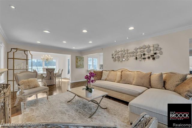 28351 W 14 Mile Road, Farmington Hills, MI 48334