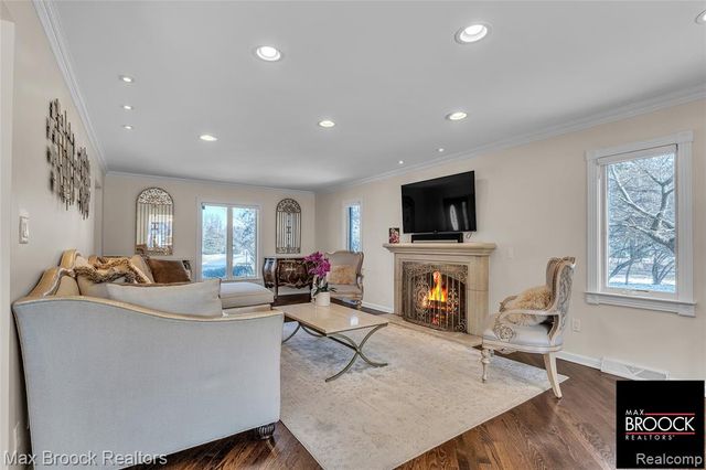 28351 W 14 Mile Road, Farmington Hills, MI 48334