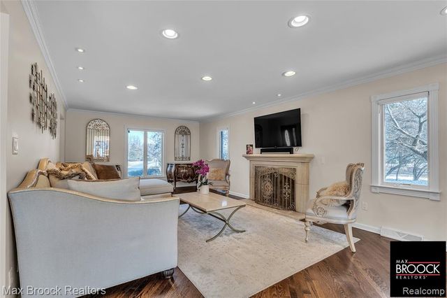 28351 W 14 Mile Road, Farmington Hills, MI 48334