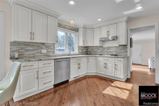 28351 W 14 Mile Road, Farmington Hills, MI 48334