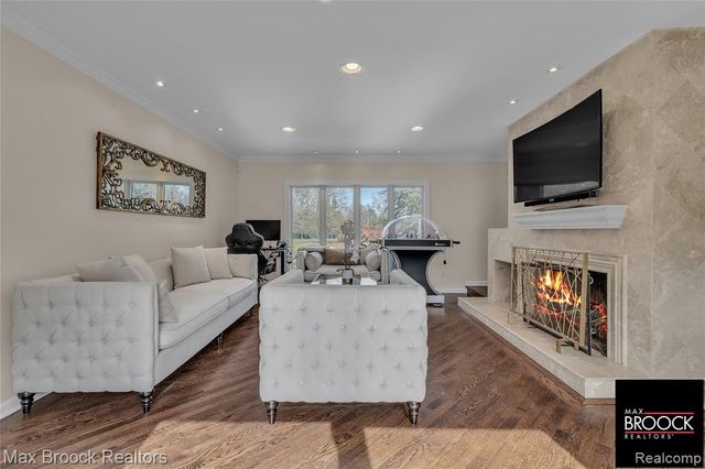 28351 W 14 Mile Road, Farmington Hills, MI 48334