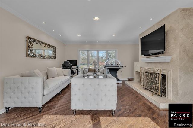 28351 W 14 Mile Road, Farmington Hills, MI 48334