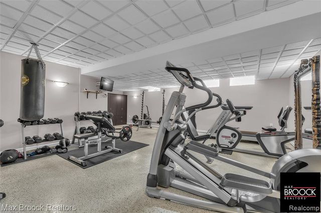 28351 W 14 Mile Road, Farmington Hills, MI 48334