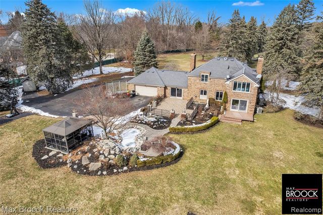 28351 W 14 Mile Road, Farmington Hills, MI 48334
