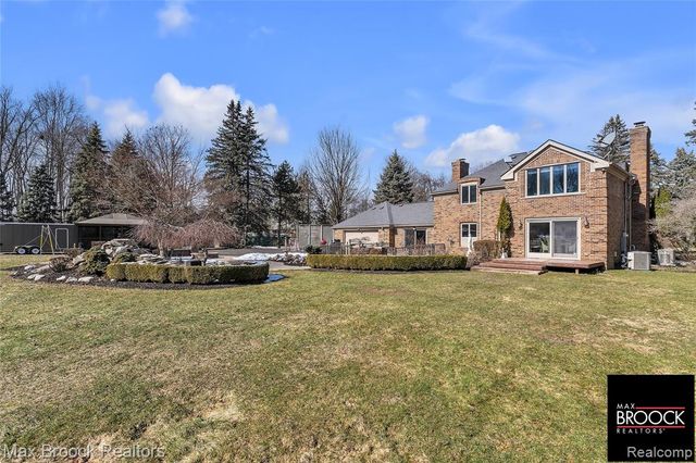 28351 W 14 Mile Road, Farmington Hills, MI 48334