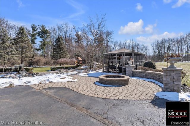 28351 W 14 Mile Road, Farmington Hills, MI 48334