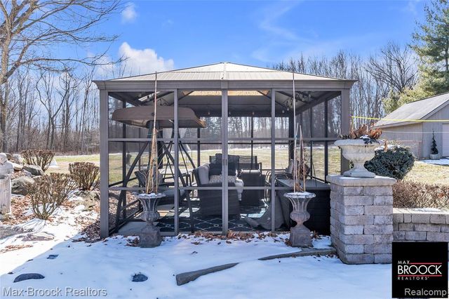 28351 W 14 Mile Road, Farmington Hills, MI 48334