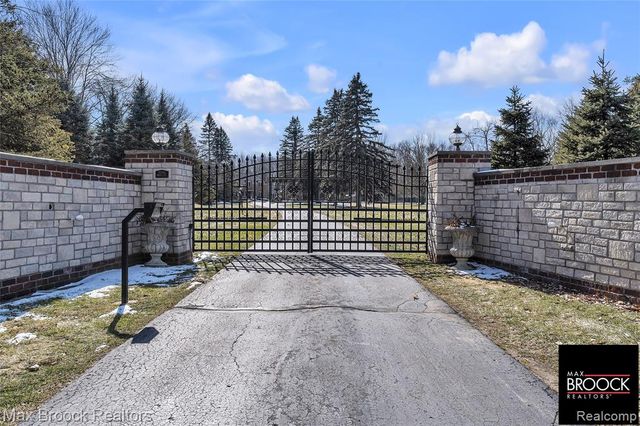28351 W 14 Mile Road, Farmington Hills, MI 48334