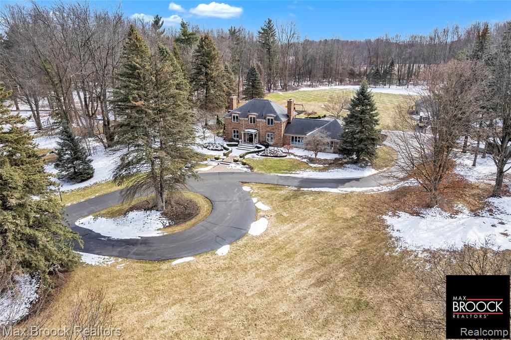 28351 W 14 Mile Road, Farmington Hills, MI 48334