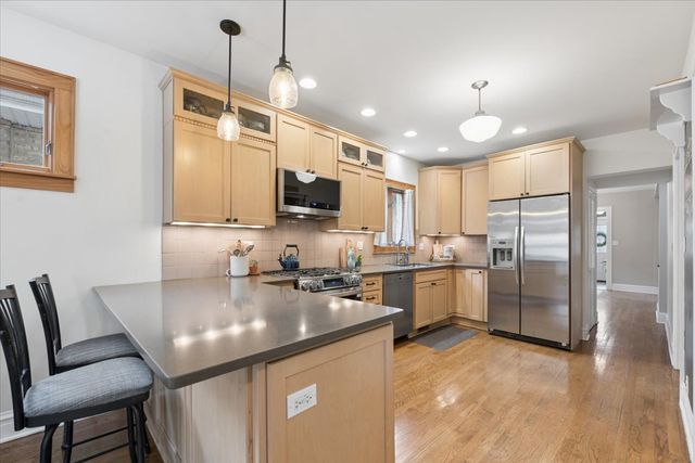 811 Clarence Avenue, Oak Park, IL 60304