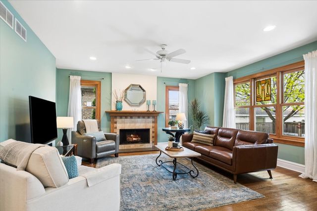 811 Clarence Avenue, Oak Park, IL 60304