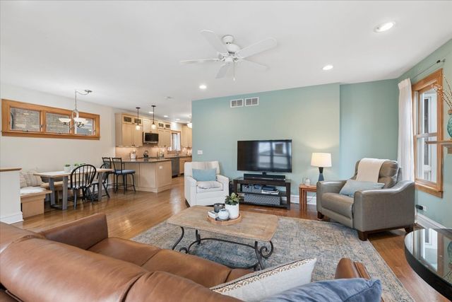 811 Clarence Avenue, Oak Park, IL 60304