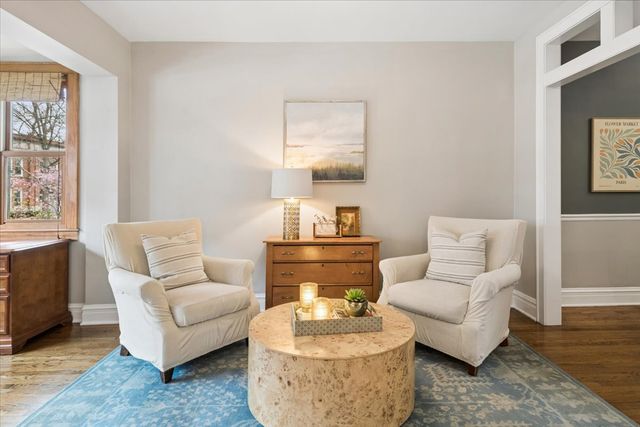 811 Clarence Avenue, Oak Park, IL 60304