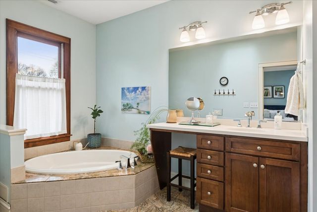 811 Clarence Avenue, Oak Park, IL 60304