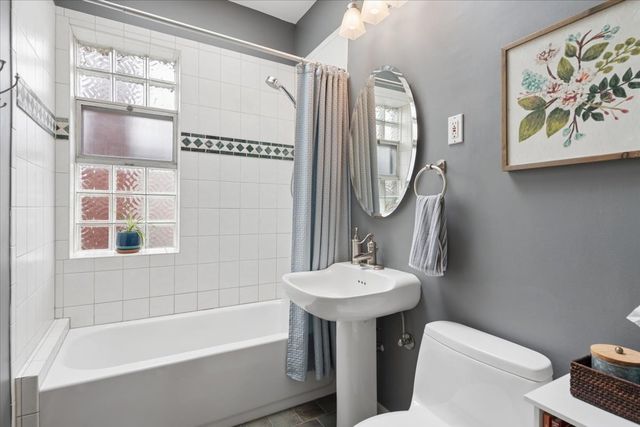 811 Clarence Avenue, Oak Park, IL 60304