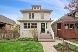 811 Clarence Avenue, Oak Park, IL 60304