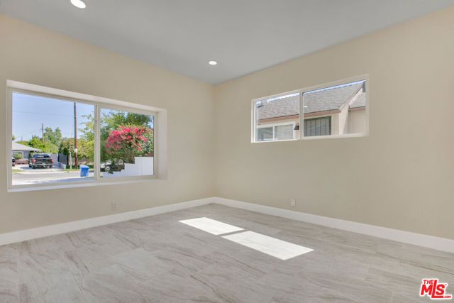 18800 Cohasset Street, Reseda (los Angeles), CA 91335