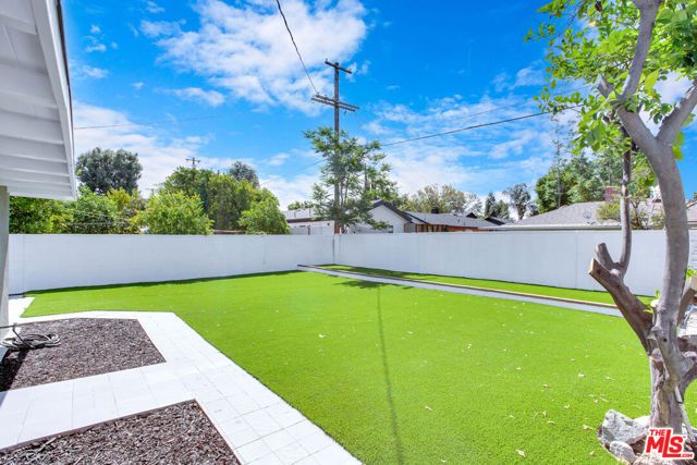 18800 Cohasset Street, Reseda (los Angeles), CA 91335