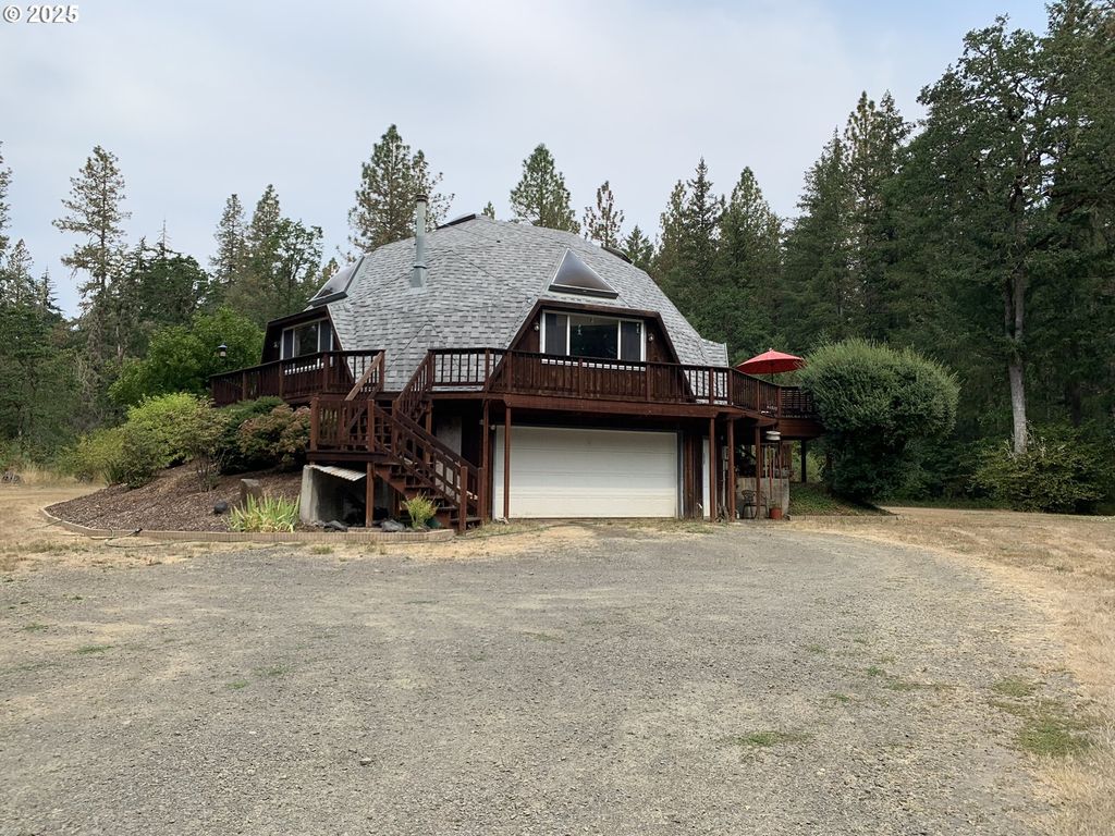 23555 SUTTLE Rd, Veneta, OR 97487
