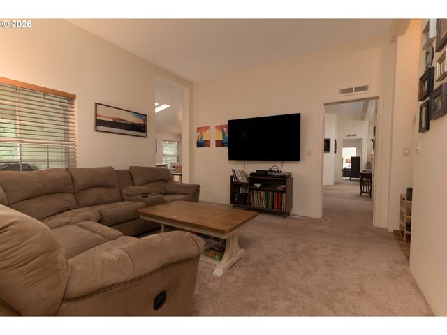 1157 8TH St, Bandon, OR 97411