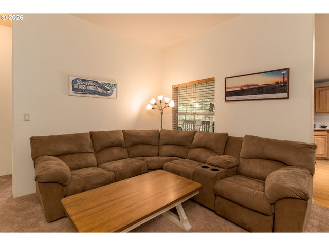 1157 8TH St, Bandon, OR 97411