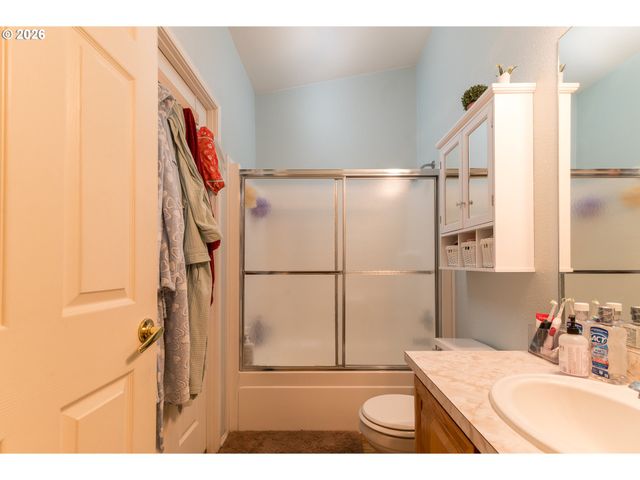 1157 8TH St, Bandon, OR 97411