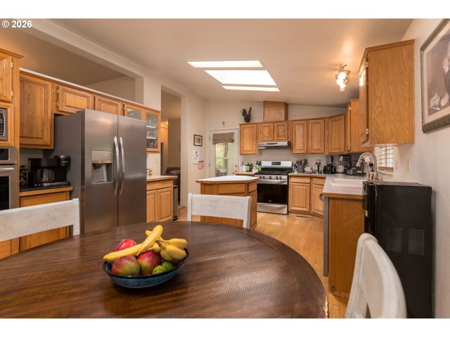 1157 8TH St, Bandon, OR 97411