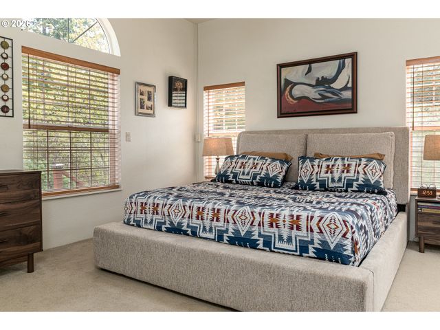 1157 8TH St, Bandon, OR 97411