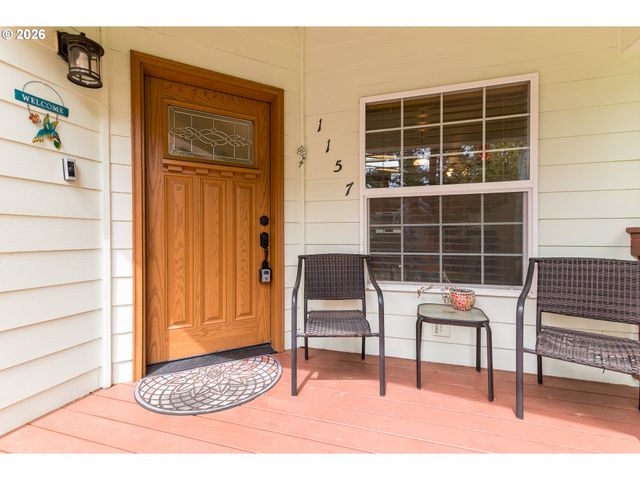 1157 8TH St, Bandon, OR 97411