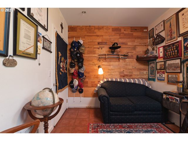 1157 8TH St, Bandon, OR 97411