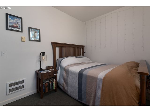 1157 8TH St, Bandon, OR 97411